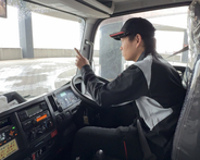 外国人特定技能人材が当社初となる単独乗務を開始　人手不足が続く運送業界で、多様な人材の育成と活躍を推進