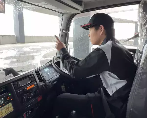 外国人特定技能人材が当社初となる単独乗務を開始　人手不足が続く運送業界で、多様な人材の育成と活躍を推進