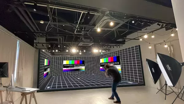 2023年6月に4面LEDビジョン常設の撮影スタジオ「YOKOHAMA STUDIO」が、横浜駅直通の複合型体験エンターテイメントビル「アソビル」内にオープン