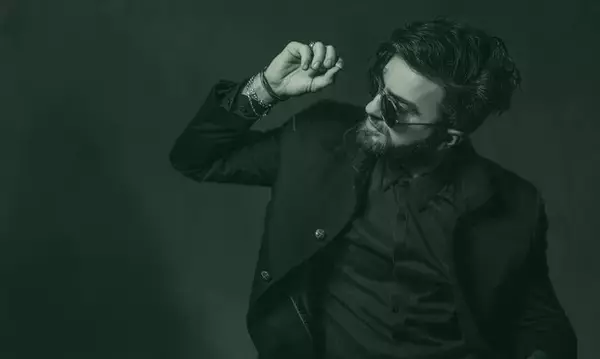 JADE EARTH ジェイドアース 100年続くブランドを公開。あなたの為に作られる服で、世界に貢献できる新世代のファッション。SDGs 【持続可能なアパレル・ファッションの未来がここに】