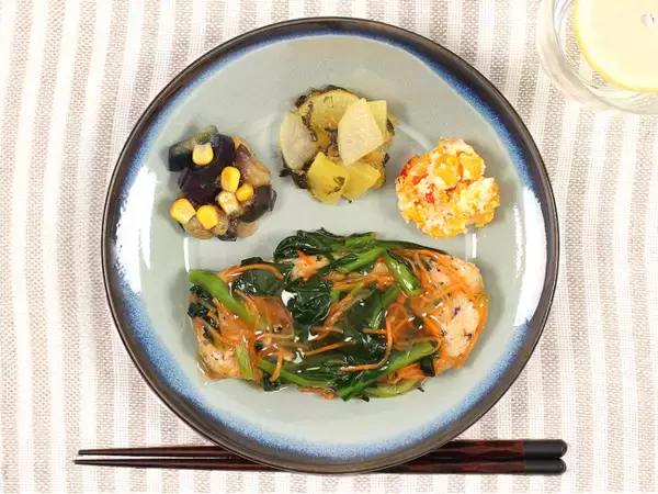 鰹だしの餡をたっぷり絡めて食べてほしい！ふんわり食感が自慢の「シェフこだわり！和のお豆腐ハンバーグ」が7月23日（火）ナッシュから新発売