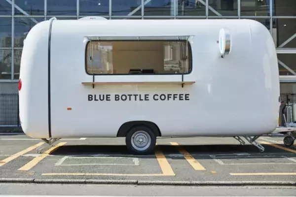 「BLUE BOTTLE COFFEE TRUCK 豊洲公園に登場、アウトドアシーンに向けたブレンドコーヒー「アウトドア ブレンド」もトラック先行発売」の画像