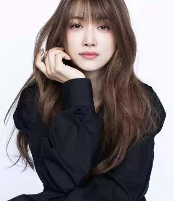 HUG&SHAKE Inc.が、女性誌カバーモデルや数多くの広告出演まで幅広く活躍する人気モデル、ヨンアの公式YouTubeチャンネルのマネジメントを3月1日より開始