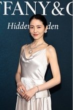 【TIFFANY & CO.】長澤まさみがハイジュエリーを美しく纏い登場。NY にて「ブルー ブック2026：ヒドゥン ガーデン」発表を祝福。