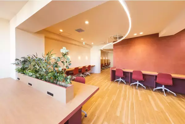 板橋区役所前エリアにコワーキングスペース「福祉開発ラボ」がオープン。板橋区に新たな交流の場と洗練された作業空間を提供します。