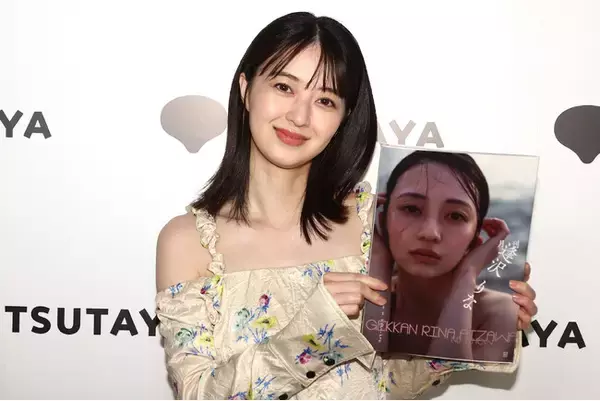 逢沢りな紙媒体で12年ぶり写真集『月刊 逢沢りな』発売！ファン生でのお渡しに熱狂中！