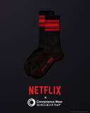 「ファミリーマートオリジナルアパレルブランド「コンビニエンスウェア」からNetflixとのコラボレーションアイテムが新発売！～Netflixロゴのグラデーションをボーダー柄で表現～」の画像1