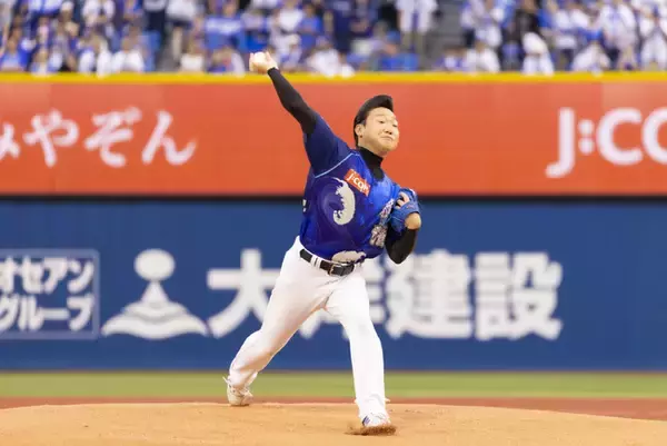 みやぞんさんが、背番号「38（みやぞん）」で期待通りの100キロ超え投球三浦監督と「リーゼントの絆って深い」