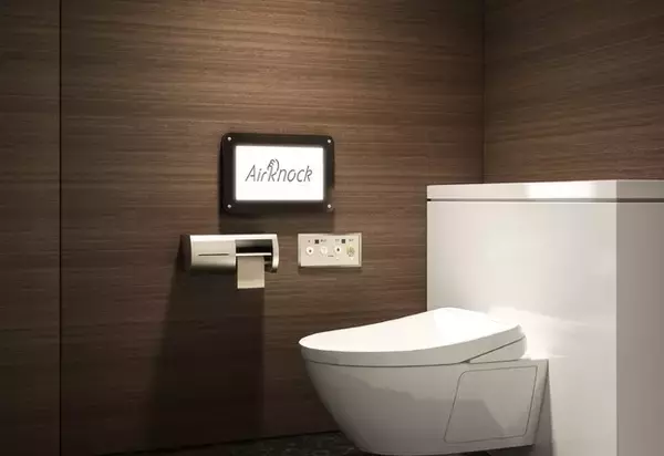 トイレの個室内メディア「AirKnock Ads」、サービス提供開始から1年半で5,000箇所超へ設置拡大を見込む