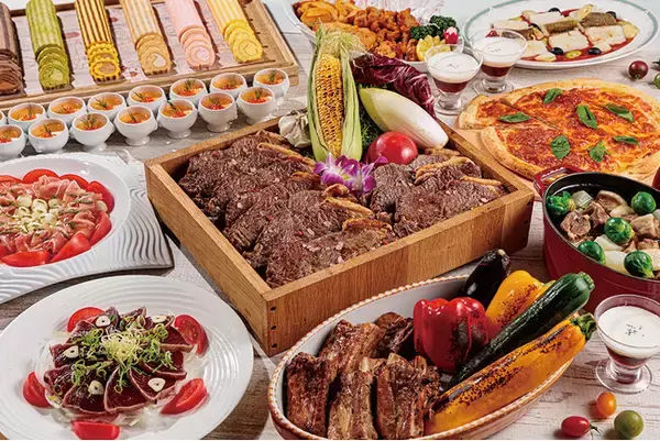 恒例の“焼きたてサーロインステーキ”も食べ放題！大人もこどもも楽しめるサマーランチバイキングを開催