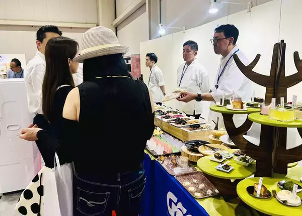業務用加工食材で「朝食」にハイライト！　朝食ビュッフェは「選ぶ楽しさ」と「ひと手間」で差別化する時代へ　ジーエフシーが「小鉢」「デザート」「世界の朝ごはん」を提案