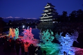 松本城と光と氷！史上初の試み！冬の風物詩「氷彫フェスティバル」と「松本市イルミネーション2021-2022」がコラボレーション！