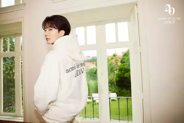 韓国ファッションブランドacme de la vieが、SEVENTEENのJEONGHANをモデルに起用した23FWコレクションを発表。