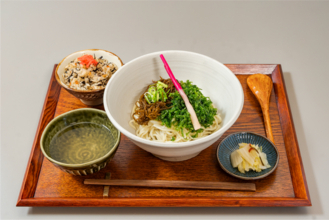 沖縄生まれの、美味しくてエネルギーに満ちたソウルフード！！ 関西初！？製麺所併設の沖縄そば専門店「芦屋製麺所 がんじゅ～」
