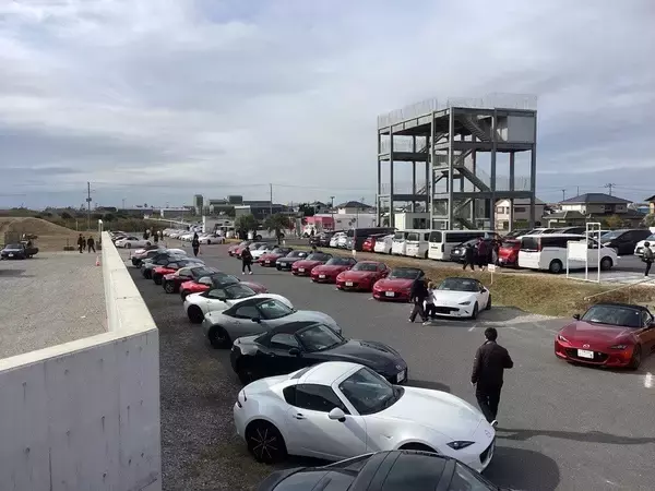 100台のロードスターが運んだのは、コンテナ8箱分の「想い」。千葉マツダが挑む、ファンと共に創る”参加型地域貢献”の舞台裏