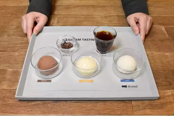 Minimal 富ヶ谷本店に夏季限定メニュー、カカオを多彩に楽しむ「3種のアイス食べ比べセット」が登場。チョコレート・ブロンドチョコレート・カカオパルプの3種を食べ比べ。