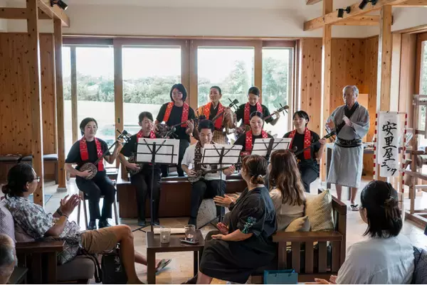 【星のや竹富島】開業13周年を迎える6月1日に「集落の日」を初の館内貸切で開催、島民110名と交流を深めました