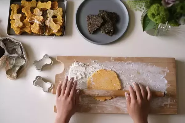 愛犬とのサステナブルでメロウなライフスタイルを提案する新ブランド『Mellowbear』ローンチ！フードロス食材を活用しつつヒューマングレードを実現した手作り”犬のおやつ”を5月19日（木）より新発売