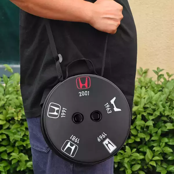 歴代 Honda Hマークの折り畳みスツール、Amazon.co.jp にて予約開始！