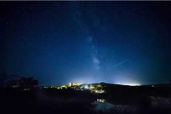 【都リゾート 奥志摩 アクアフォレスト】夏休みイベント「屋外星空観察会」＆「プールで水鉄砲遊び！」を開催