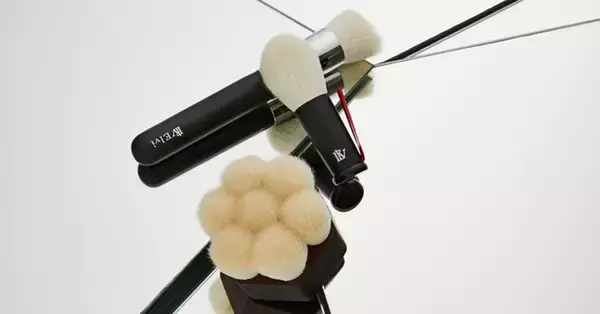 【予約販売：Elvi（エルヴィ）×竹宝堂 コラボ】190年続く匠の技、濃密泡で全身洗い＆メイク『熊野筆ボディ＆フェイスブラシ』インスタ映えするメイクブラシ！赤ちゃんにも優しく、柔らかい毛のボディブラシ