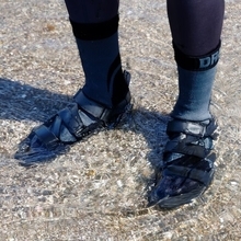 防水なのに、ニット。名前を変えたことで“使われ方”が変わったソックス。釣具ブランドが“専用”より“日常”を選んだ理由。