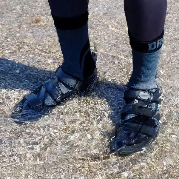 防水なのに、ニット。名前を変えたことで“使われ方”が変わったソックス。釣具ブランドが“専用”より“日常”を選んだ理由。