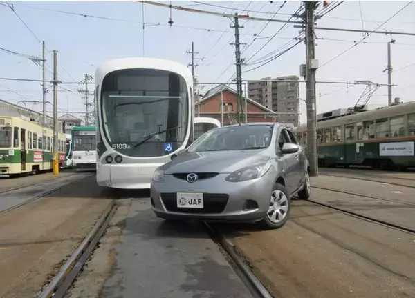 【JAF広島】広島電鉄とコラボし、クルマと路面電車の事故防止に向け活動開始