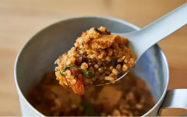 「美味しい」をとことん追求するクラフト登山食ブランド『MOUNTAIN GOURMET LAB. 』から「トマトと炸醤の合体麻婆飯」ついに発売開始！