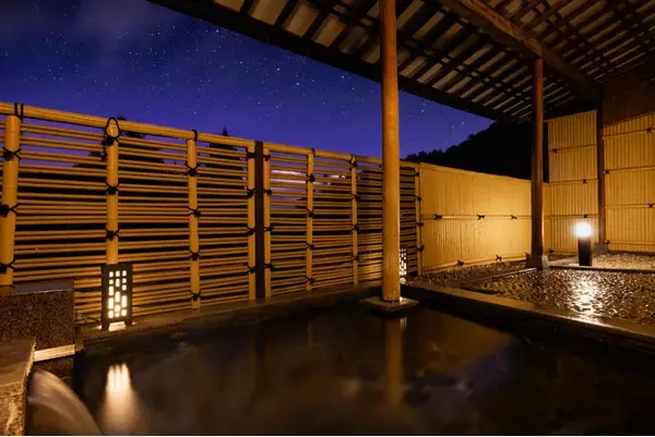 春爛漫、VIPラウンジで味わう大人の贅沢時間 「昼神温泉 四季の織 はなや」が“花桃シーズン限定”で特別素泊まりプランを提供