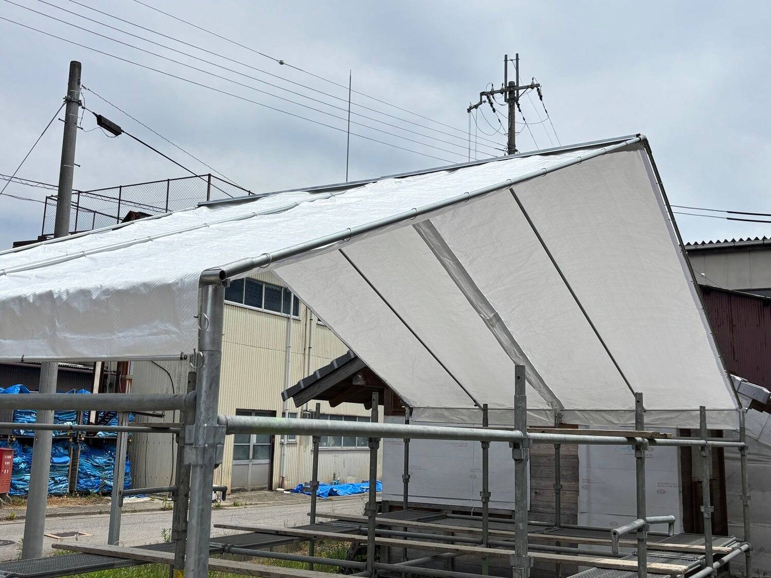 「Base101®かんたん！す～と屋根（素屋根）」で建設業界の課題に挑戦。猛暑・長雨に負けない現場環境改善システム