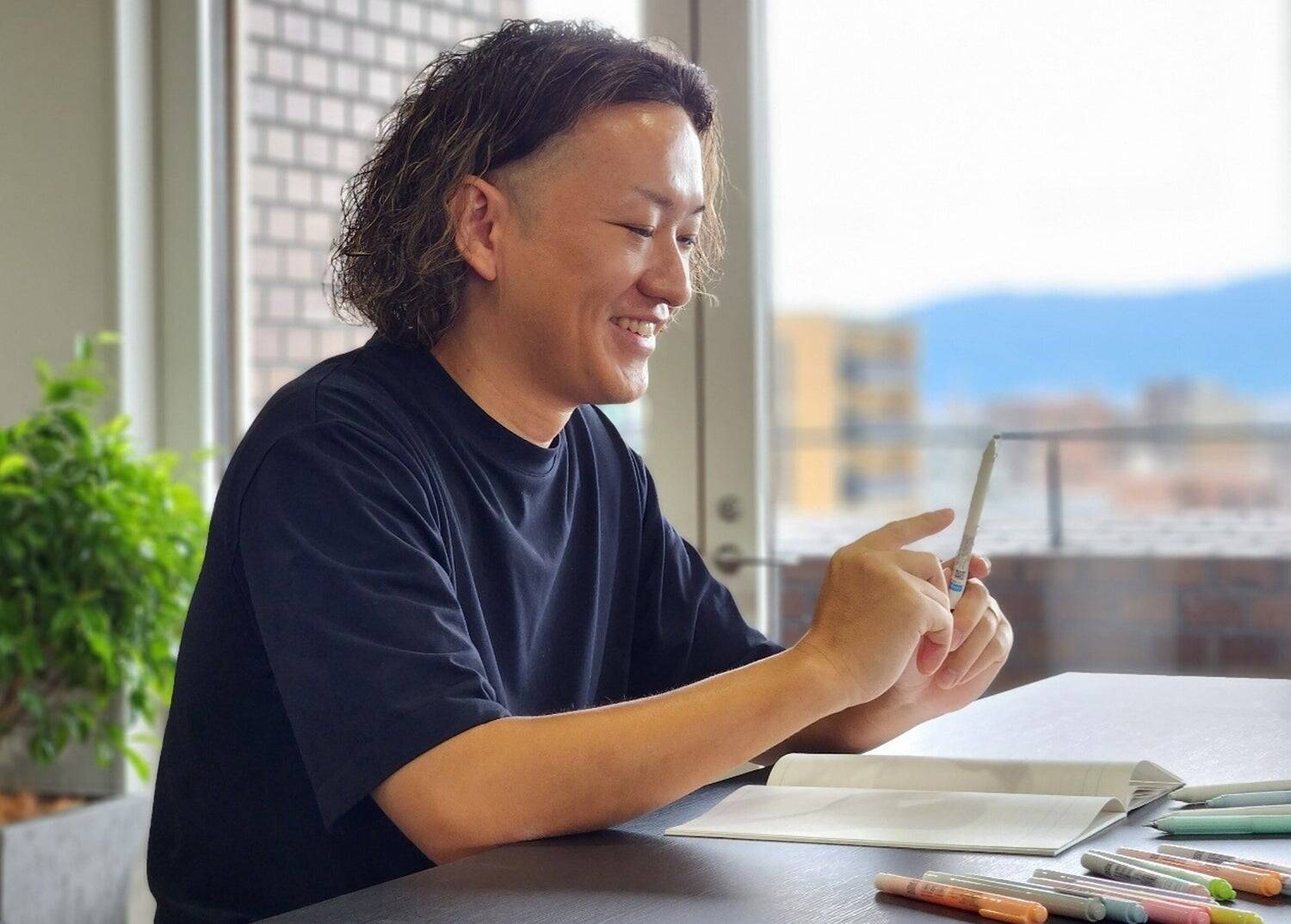“まなび”の困りごとに向き合った筆記具。「キャンパス マジックフィット」と「キャンパス エニーライナー」の誕生まで