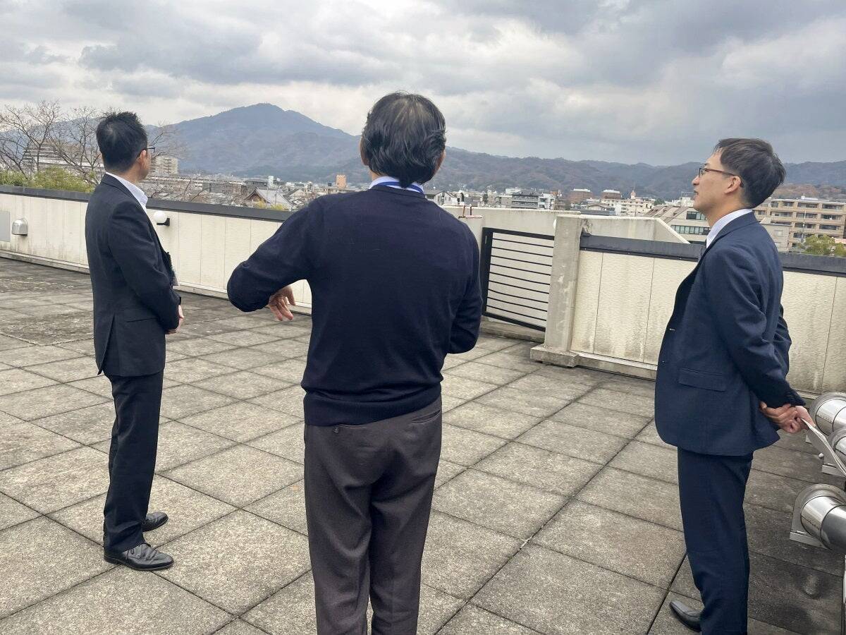 二人の研究者が立ち上げたベンチャー企業はなぜ「世界初」の製品を生みだせたのか。鴨川のほとりで育まれた「やさしい医療」