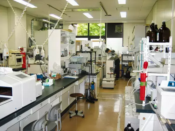 「二人の研究者が立ち上げたベンチャー企業はなぜ「世界初」の製品を生みだせたのか。鴨川のほとりで育まれた「やさしい医療」」の画像