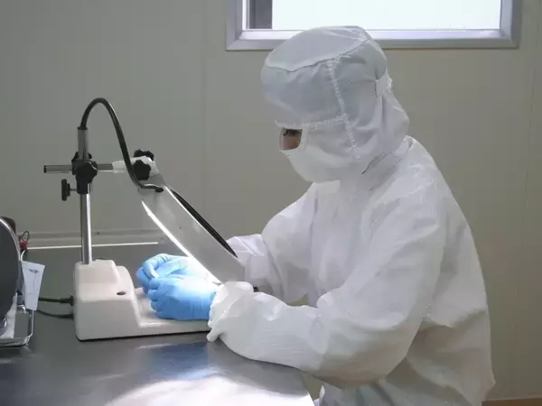 「二人の研究者が立ち上げたベンチャー企業はなぜ「世界初」の製品を生みだせたのか。鴨川のほとりで育まれた「やさしい医療」」の画像