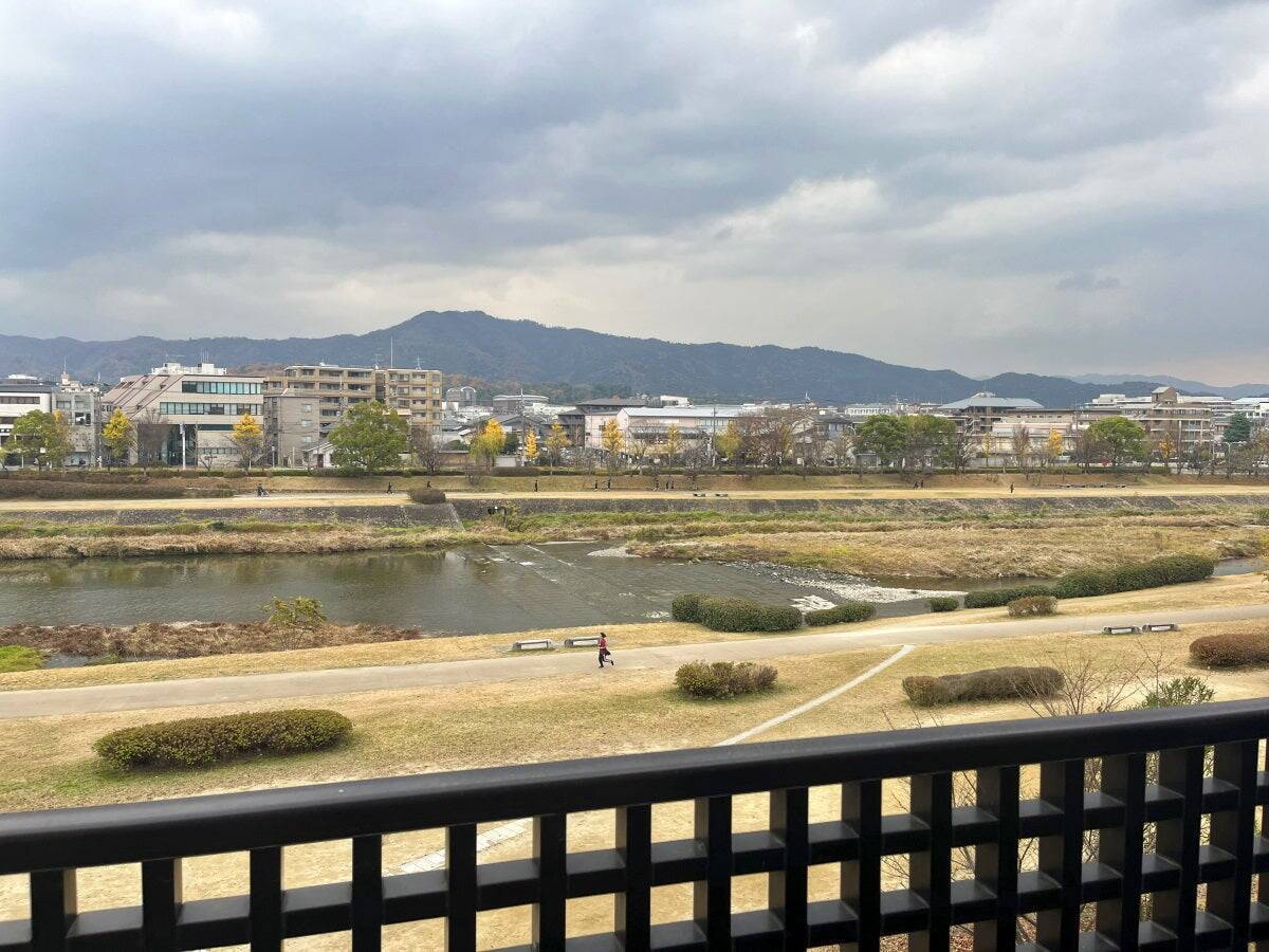 二人の研究者が立ち上げたベンチャー企業はなぜ「世界初」の製品を生みだせたのか。鴨川のほとりで育まれた「やさしい医療」