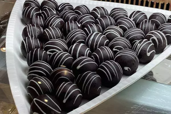 「新潟県十日町市のリゾートホテル ベルナティオ｜地元酒造会社と10カ月間の試作を経て…開業30周年記念コラボ「大人のチョコダイヤモンド」【4月18日(土)から提供スタート！】」の画像