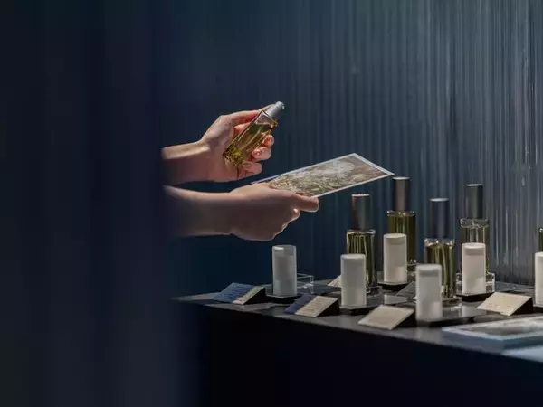 日本最古の公立植物園「京都府立植物園」にて、THREEの体験型インスタレーション「THE ROOM OF (IN) SCENTS」開催中