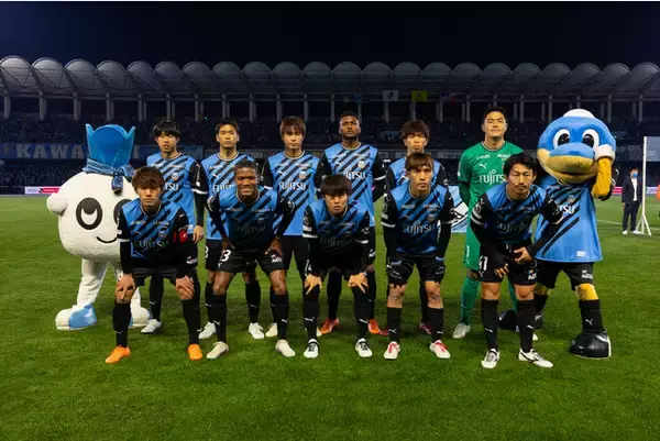 川崎フロンターレ主催イベント「ワンダーニャンド」にて啓発ブースを出展　アイメイト（盲導犬）と一緒に歩く“体験歩行”を実施