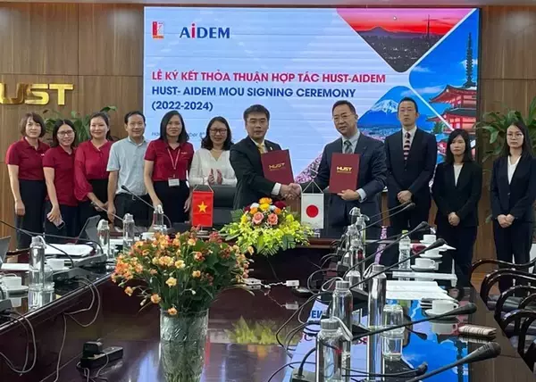 ハノイ工科大学とアイデム協同教育プログラムにおける協定を再締結　ハノイ工科大での調印式を開催