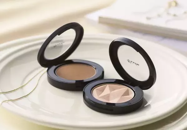 立体小顔自由自在のハイライトとシェーディング新発売