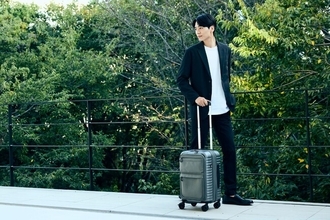 ビジネスパーソン向けスーツケース『SOFTARD』登場　ソフトの軽さ・柔軟性とハードの堅牢性を一台に