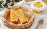 「【本日からキャンペーンも！】いつもの食パンが塗って焼くだけでお手軽にハニートーストに！？ ソントン、3月3日から「シュガートースト はちみつバター風味」新発売」の画像1