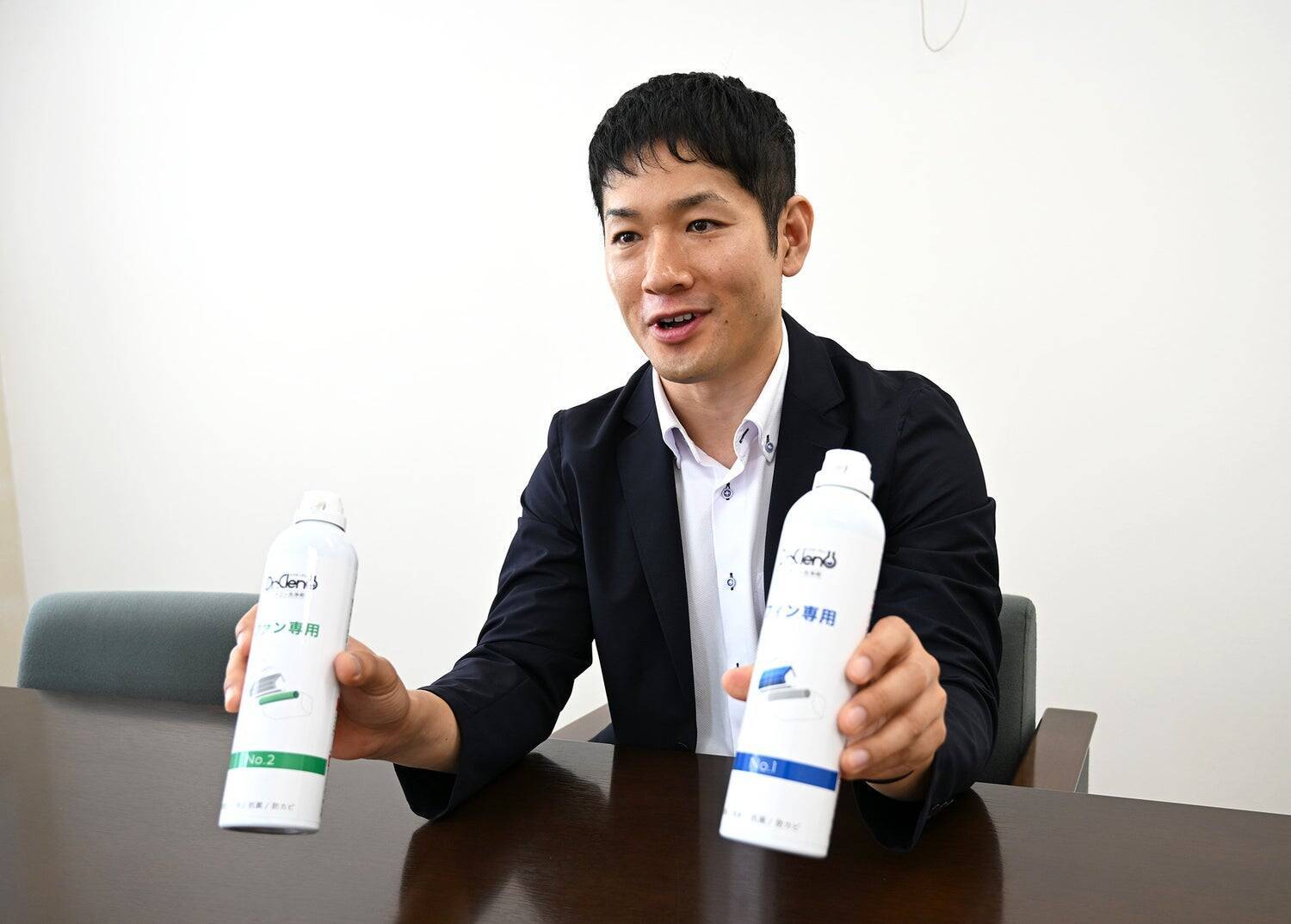 「フィンだけを洗っても、においが残る」――20匹以上の動物と暮らす開発担当者が挑んだ、エアコン洗浄剤の開発