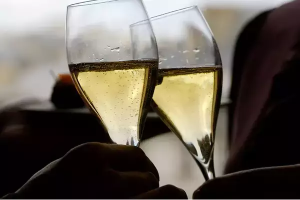 【Cuvee J2 Hôtel Osaka】ジョセフ・ペリエ200周年を祝う、メーカーズディナーを開催。日本で唯一、Cuvee J2だけに届けられる特別キュヴェを含む5種のラインナップ。