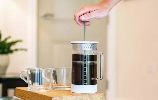 「コーヒー豆の旨味成分を余すことなく楽しめる「Core Coffee Press（コアコーヒープレス）」に「ホワイト」が新しく加わりました。」の画像