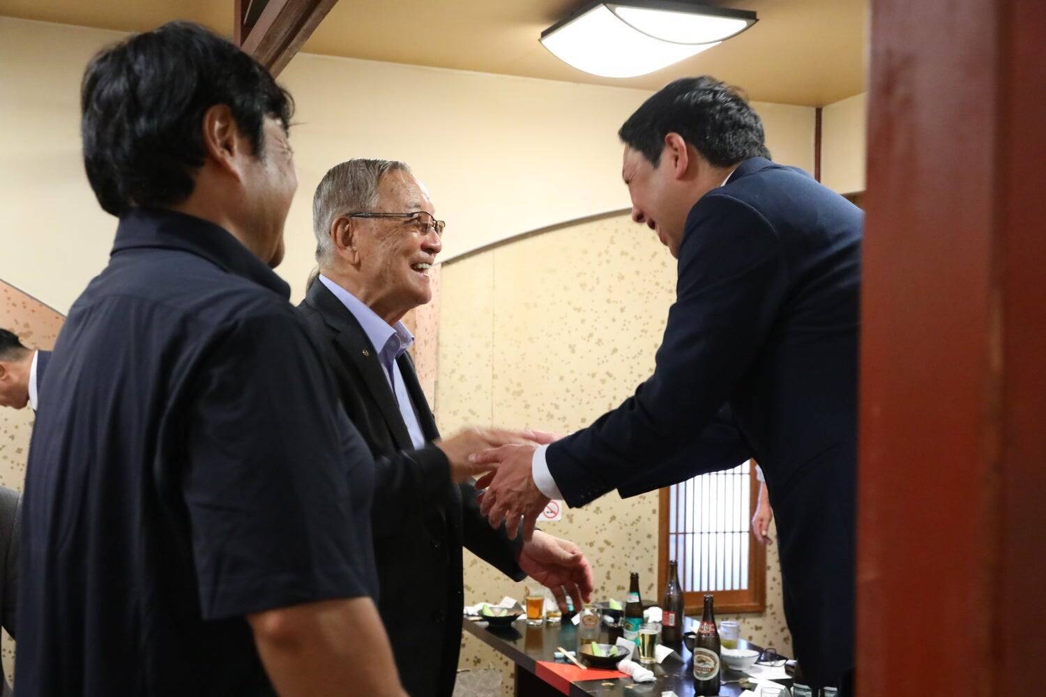 シマダハウス創業者が91歳になっても自ら現場に立ち、千歳烏山と仙川に「温湿度表示付時計台」を寄贈した理由