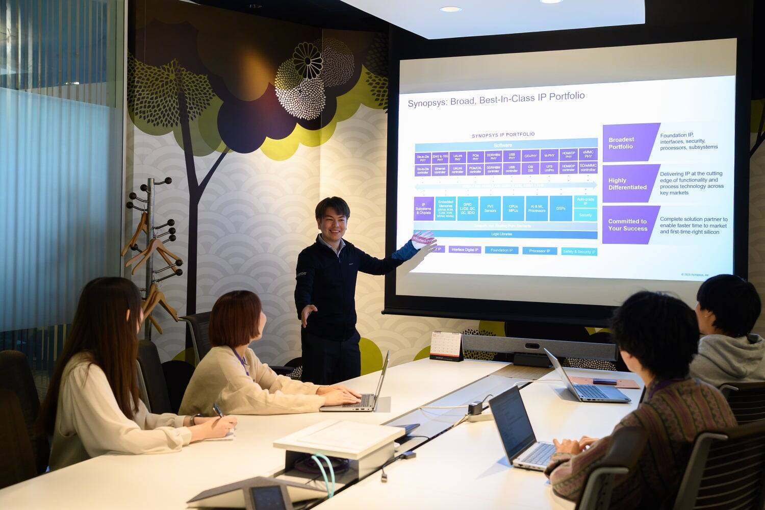 多様な人たちと連携するうえで必須！IT業界で活躍する卒業生が語る、「叡啓大学で身につけたグローバル・コラボレーション力」とは？