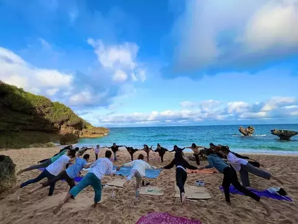 ４月２日(日)横須賀たたら浜にてビーチクリーンヨガ開催