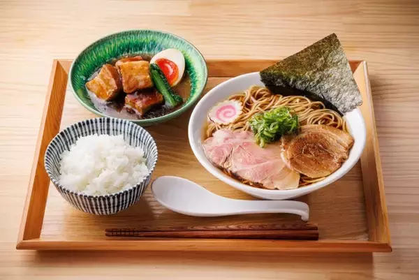 蒼空のように澄んだスープと、純白の銀しゃりが織りなすハーモニー】お  